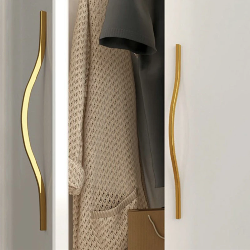 Дръжката на гардероба Луксозен модерен минималистичен шкаф Черен със златисто чекмеджето с дълга дръжка на вратата на достъпа на кабинета Дръжка на вратата на гардероба