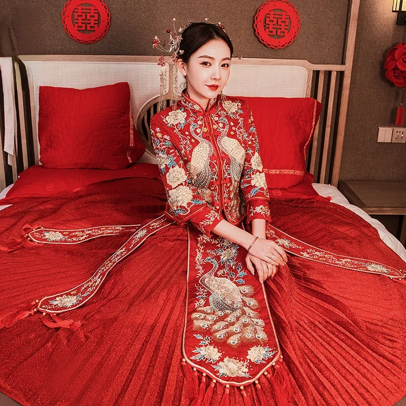 Китайското сватбена рокля за младоженци 