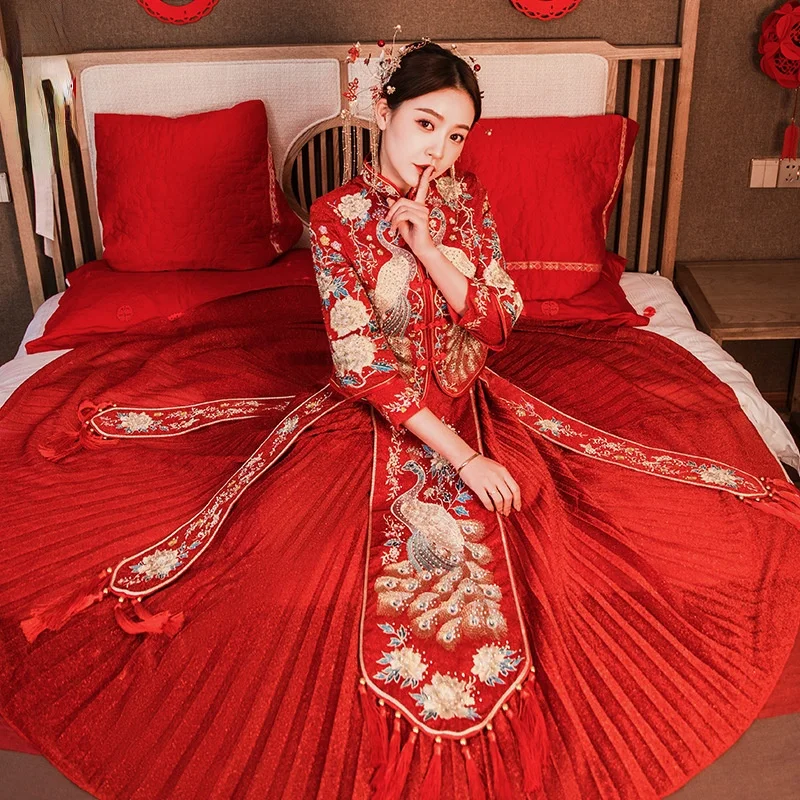 Китайското сватбена рокля за младоженци 