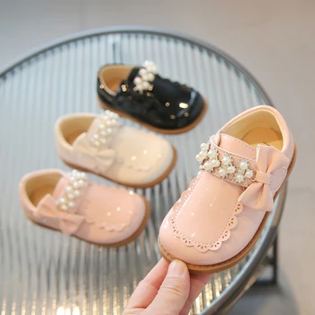 Обувки с перли за момичета 2023, Новата мода Пролет-есен, детска Широка Елегантни обувки на принцесата от изкуствена кожа с пеперуда, Мека гумена обувки за деца